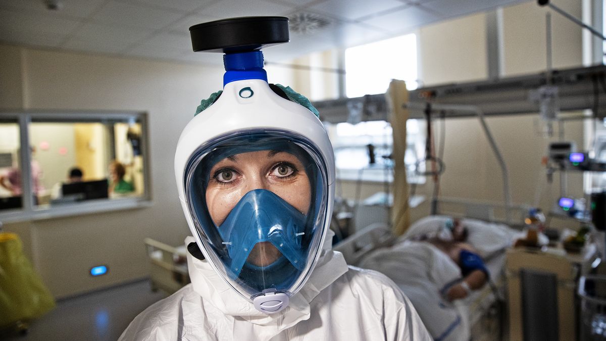 Extrémní zátěž zdravotníků bude mít dohru i po pandemii, varuje psycholog